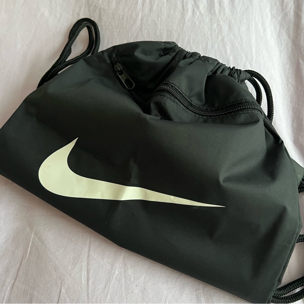 Nike black and white drawstring gym sack bag. Brasilia 9.5 Training